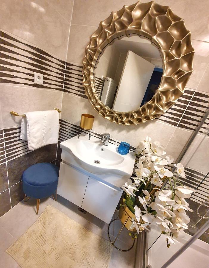 Portobella Airport Aparthotel - Self Check In 奥托佩尼 外观 照片